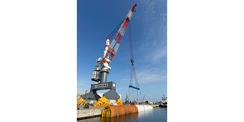 Liebherr heavy-duty crane loads monopiles
