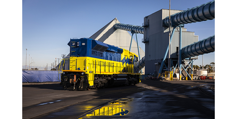 Metro Ports deploys low-emissions locomotive for Port of Long Beach