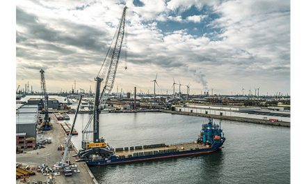 Liebherr LHM 800 takes Veemnatie to new heights