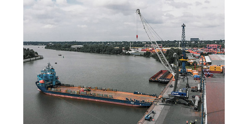 Rhenus Midgard replaces reliable Liebherr LHM 320 mobile harbour crane with a new LHM 420 after more than 40,000 operating hours