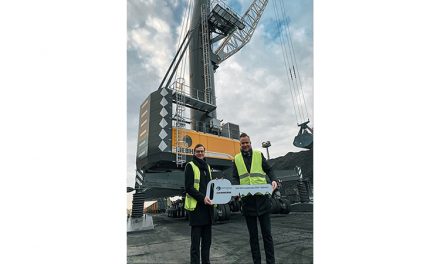 Liebherr celebrates 300th delivery of LHM 550 mobile harbor crane